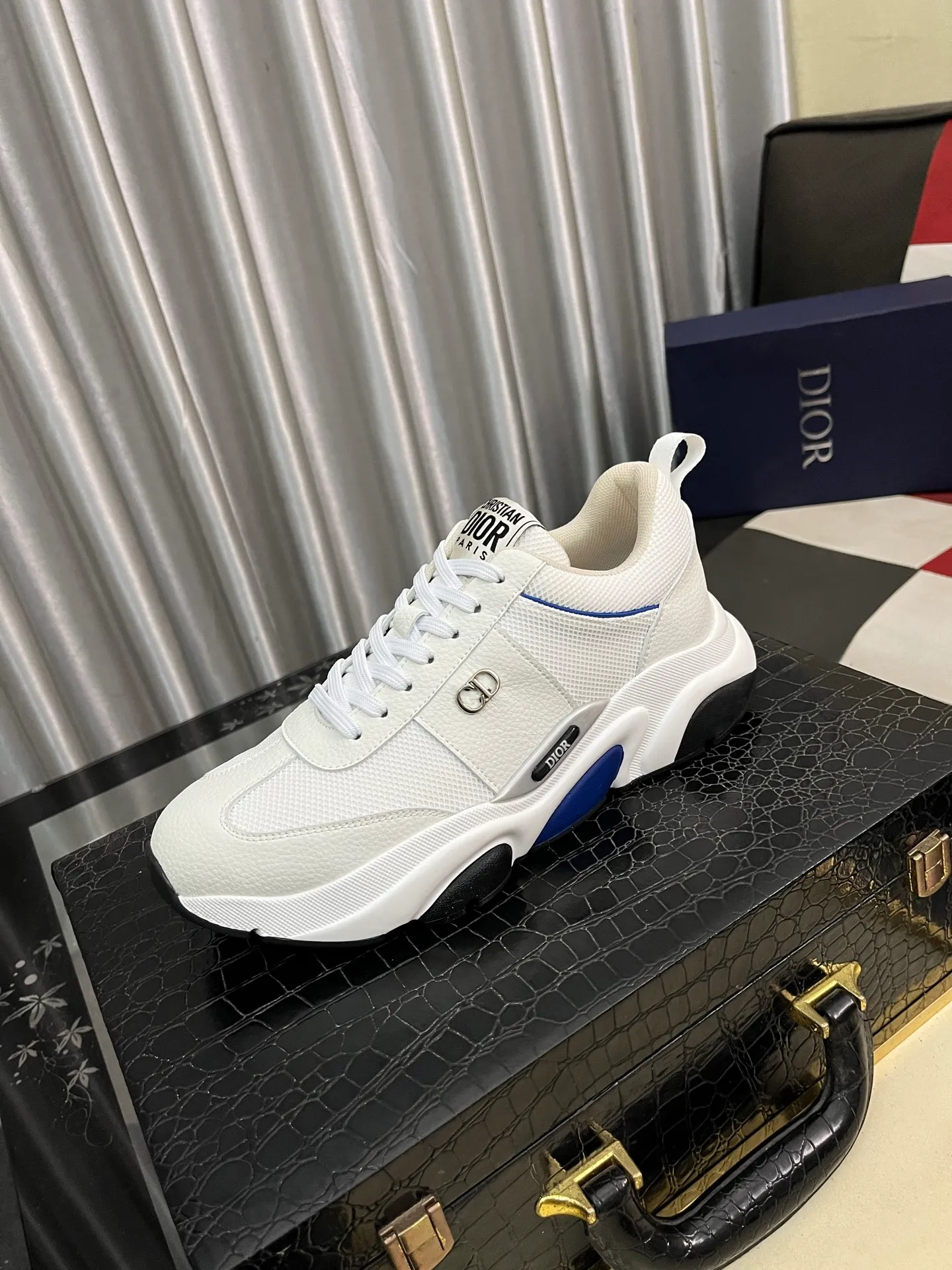 Men's men's shoes💰458⌚️⌚️Dior original quality.~ Unique modern style sneakers. 🏃A must-have casual shoe for trendy men😍😍 Original brand imported from Italy, imported original leather, sheep lining (refuses to discolor and grind feet) Sole: Original sole provided by the original factory, French lazy style design ⚠️Fit to the feet, original quality, super comfortable original sole. Just like shooting the real thing🎬The real thing is better, code number: 38-444⃣️colors available